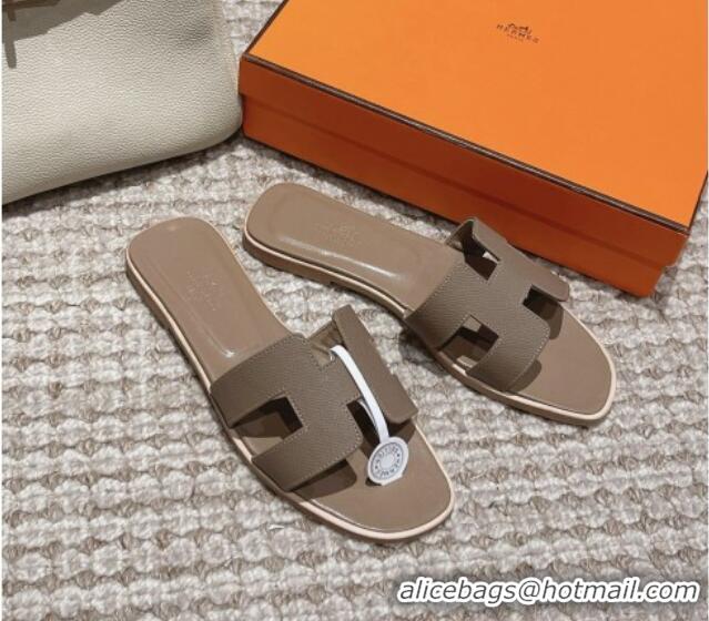 Luxurious Hermes Classic Oran Flat Slide Sandals in Palm Grained Leather Grey 0123045