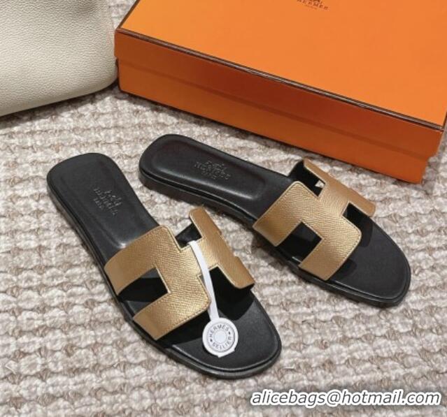 Luxurious Hermes Classic Oran Flat Slide Sandals in Palm Grained Leather Gold/Black 123055