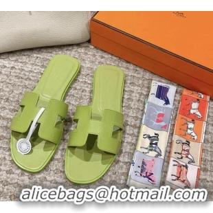 Good Looking Hermes Classic Oran Flat Slide Sandals in Palm Grained Leather Green 0123062