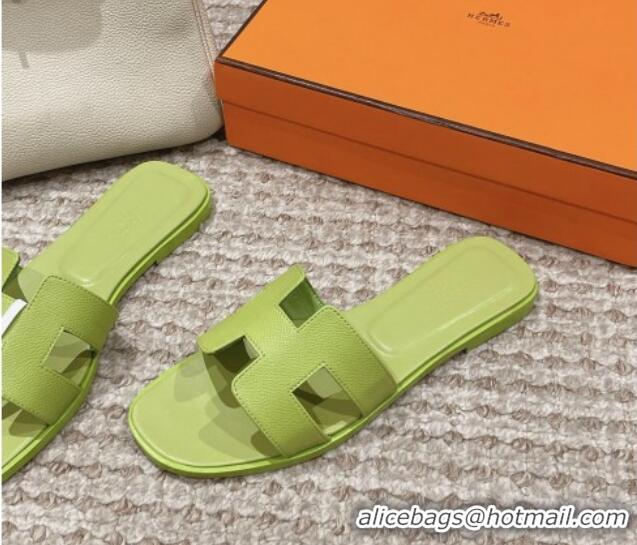 Good Looking Hermes Classic Oran Flat Slide Sandals in Palm Grained Leather Green 0123062