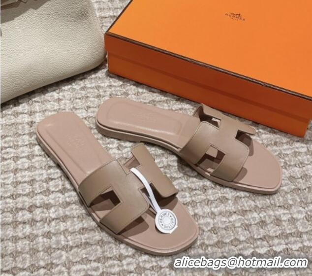 Sumptuous Hermes Classic Oran Flat Slide Sandals in Smooth Leather Grey 0123075