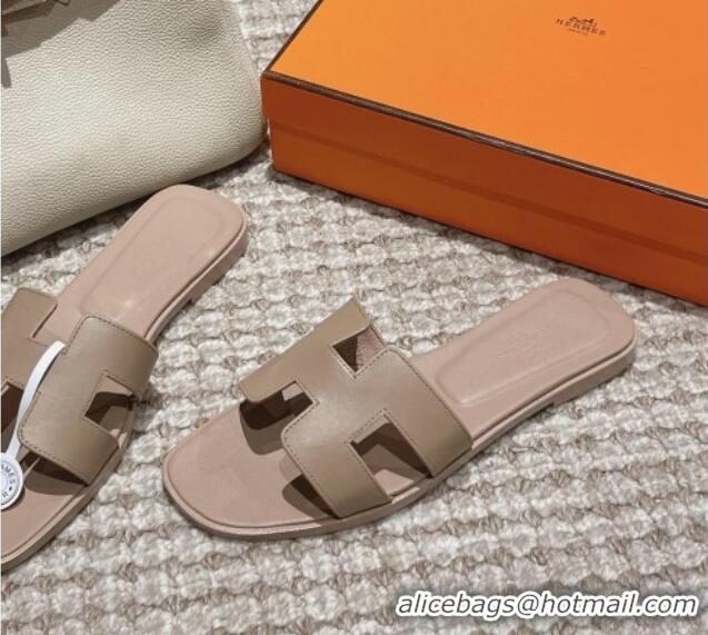 Sumptuous Hermes Classic Oran Flat Slide Sandals in Smooth Leather Grey 0123075