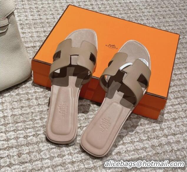 Sumptuous Hermes Classic Oran Flat Slide Sandals in Smooth Leather Grey 0123075