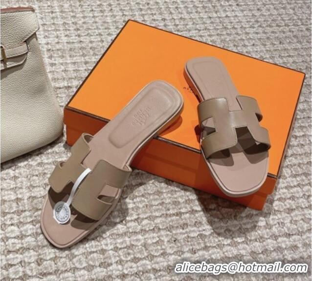 Sumptuous Hermes Classic Oran Flat Slide Sandals in Smooth Leather Grey 0123075