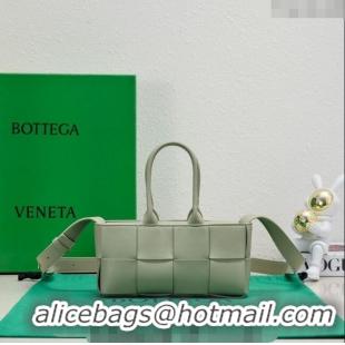 Trendy Design Bottega Veneta Mini East-West Arco Tote Bag in Intrecciato Leather 776778 Traveline Green 2023