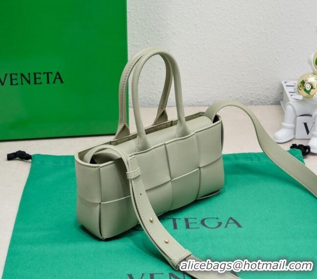 Trendy Design Bottega Veneta Mini East-West Arco Tote Bag in Intrecciato Leather 776778 Traveline Green 2023