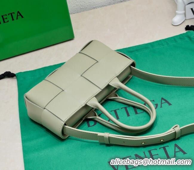 Trendy Design Bottega Veneta Mini East-West Arco Tote Bag in Intrecciato Leather 776778 Traveline Green 2023