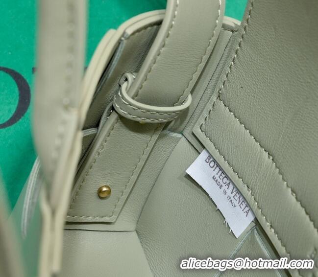 Trendy Design Bottega Veneta Mini East-West Arco Tote Bag in Intrecciato Leather 776778 Traveline Green 2023