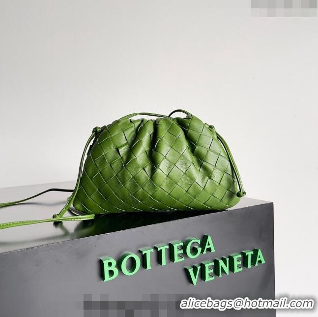 Top Grade Bottega Veneta Mini Pouch Bag in Wide Intrecciato Leather 585852 Green 2023