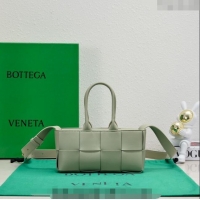 Trendy Design Bottega Veneta Mini East-West Arco Tote Bag in Intrecciato Leather 776778 Traveline Green 2023