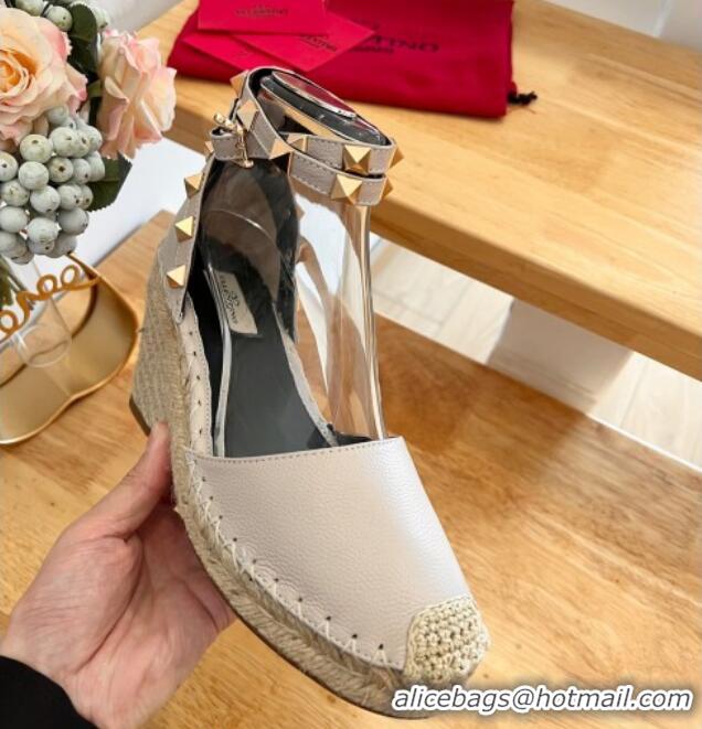 Stylish Valentino Grained Leather Rockstud Wedge Pumps 9.5cm Light Grey 0125078