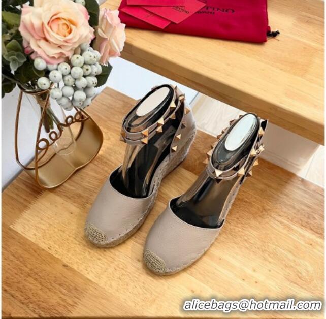 Stylish Valentino Grained Leather Rockstud Wedge Pumps 9.5cm Light Grey 0125078