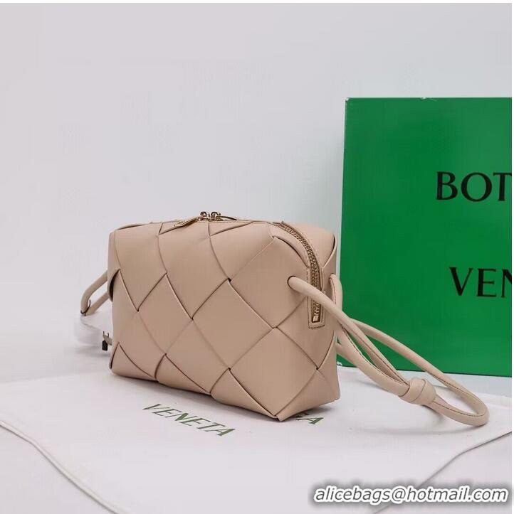 Grade Design Bottega Veneta Small Cassette Camera Bag 709417 Cream