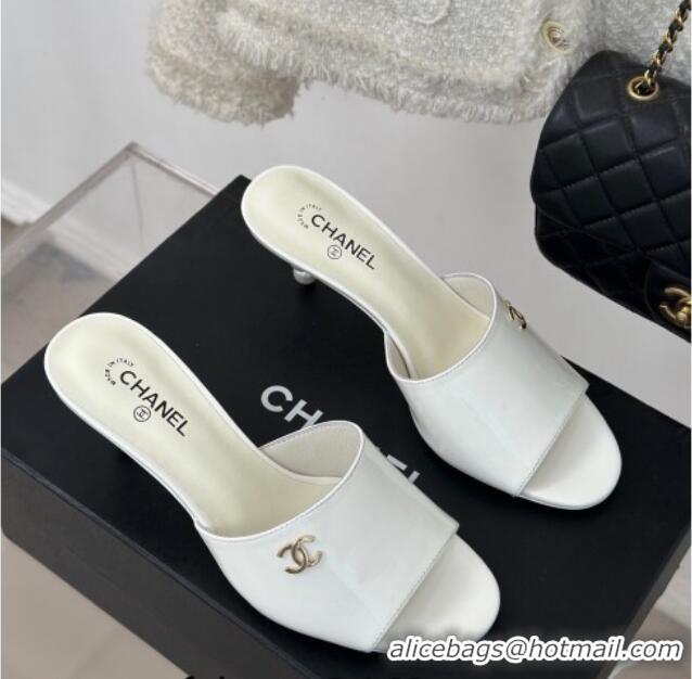 Best Grade Chanel Patent Calfskin Slide Sandals 6cm with Pearls Heel White 0126055