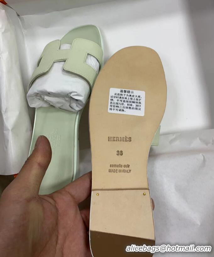 ​New Color Hermes Classic Oran Flat Slide Sandals in Palm Grained Leather 0123067 Glacier