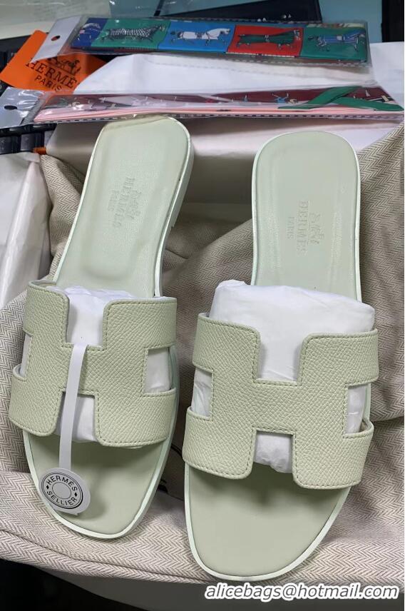 ​New Color Hermes Classic Oran Flat Slide Sandals in Palm Grained Leather 0123067 Glacier