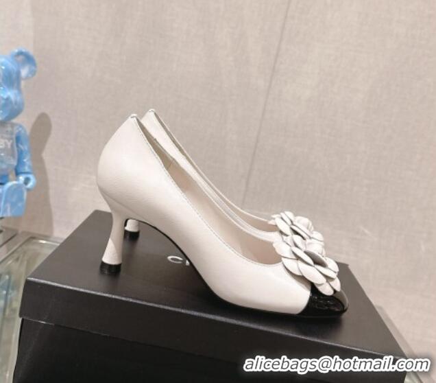 Stylish Chanel Camellia Bloom Lambskin & Patent Calfskin Pumps 7cm White 0224030