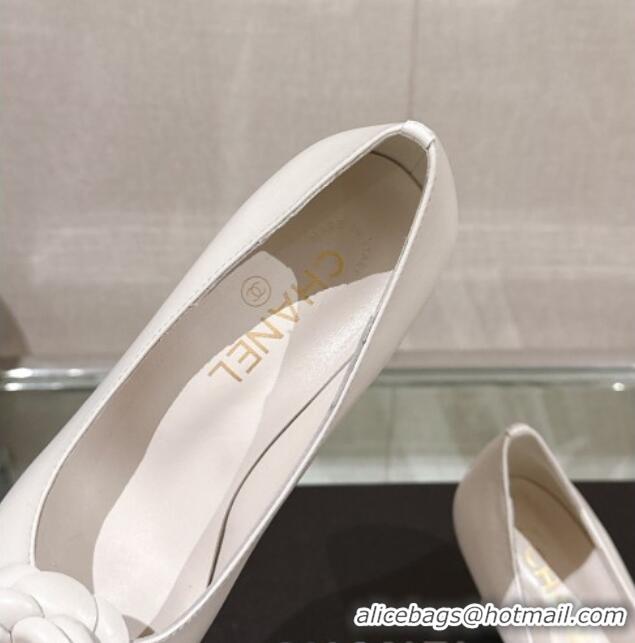 Stylish Chanel Camellia Bloom Lambskin & Patent Calfskin Pumps 7cm White 0224030