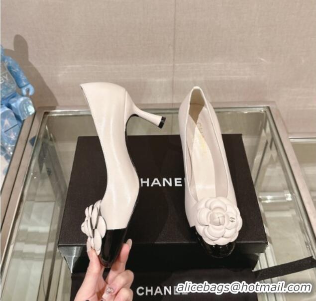 Stylish Chanel Camellia Bloom Lambskin & Patent Calfskin Pumps 7cm White 0224030