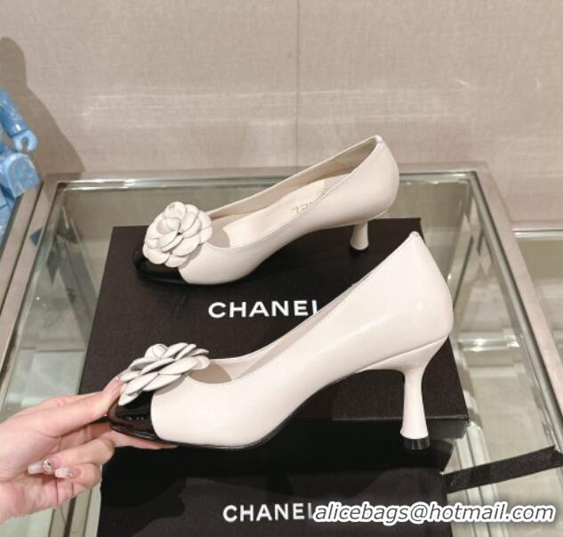 Stylish Chanel Camellia Bloom Lambskin & Patent Calfskin Pumps 7cm White 0224030