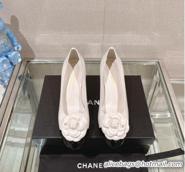 Stylish Chanel Camellia Bloom Lambskin & Patent Calfskin Pumps 7cm White 0224030