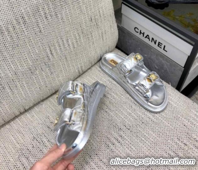 Pretty Style Chanel Metallic Oil Calfskin Flat Strap Slide Sandals with Metal CC Silver 0224061