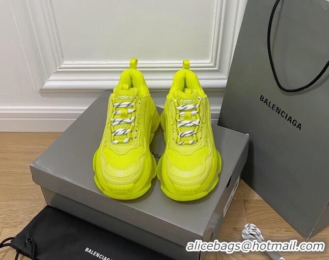 Pretty Style Balenciaga Triple S Clear Sole Trainers Sneakers in Leather and Mesh Neon Yellow 223007