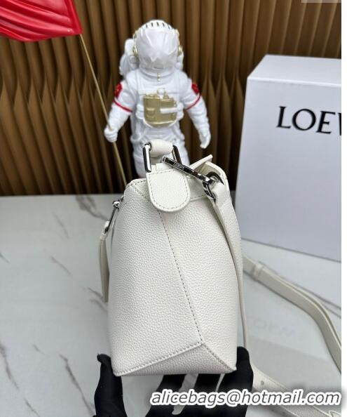 Trendy Design Loewe Small Puzzle Edge bag in Grained Calfskin 062117 White 2023