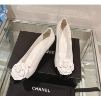 Stylish Chanel Camellia Bloom Lambskin & Patent Calfskin Pumps 7cm White 0224030