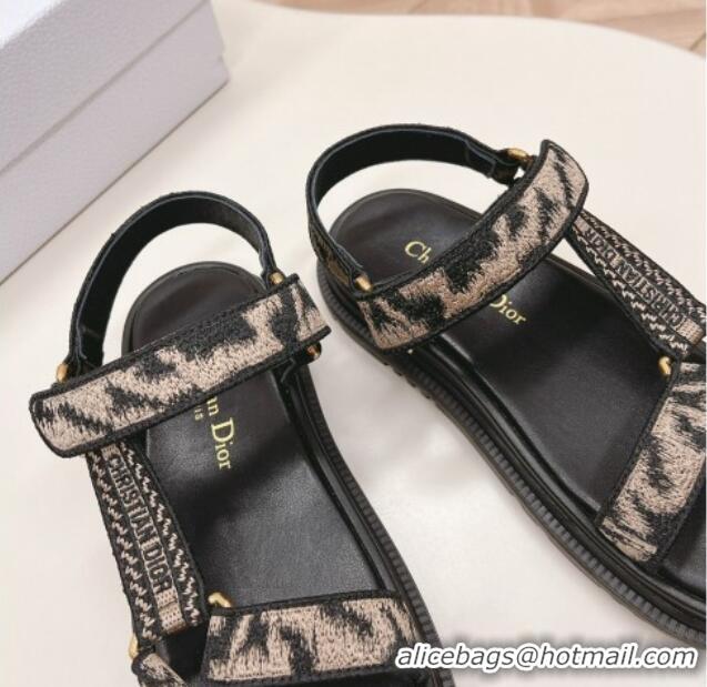 Best Product Dior D-Wave Sandal in Beige and Black Embroidered Cotton 226067