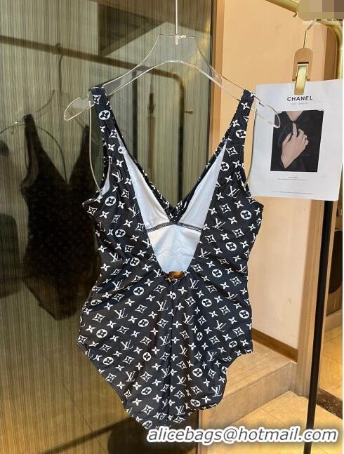 ​Good Looking Louis Vuitton One Piece Swimwear 0306 Black/White 2024