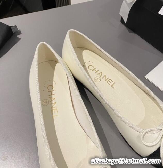 Good Quality Chanel Calfskin & Grosgrain Classic Ballet Flat White/Black 322054