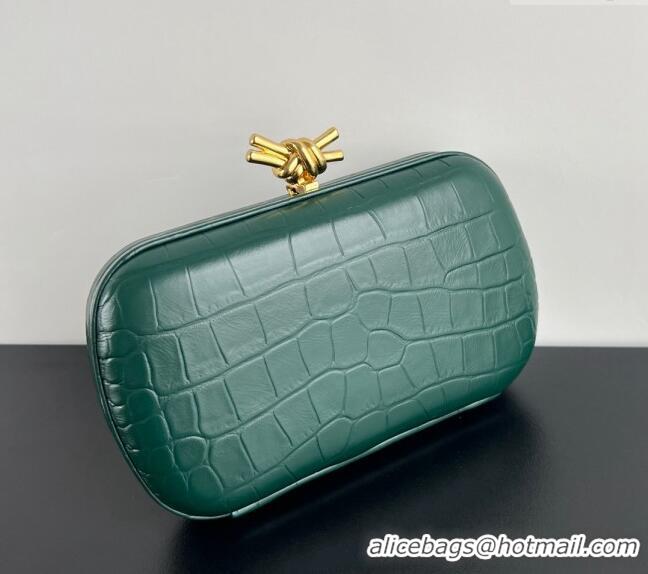 Trendy Design Bottega Veneta Knot Clutch in Alligator Embossed Leather 737025 Green 2024