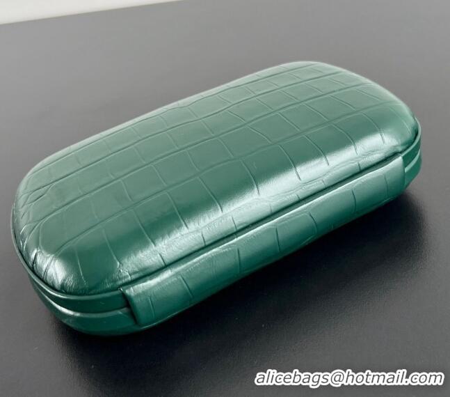 Trendy Design Bottega Veneta Knot Clutch in Alligator Embossed Leather 737025 Green 2024