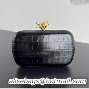 Luxurious Bottega Veneta Knot Clutch in Alligator Embossed Leather 737025 Black 2024