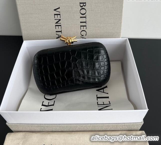 Luxurious Bottega Veneta Knot Clutch in Alligator Embossed Leather 737025 Black 2024