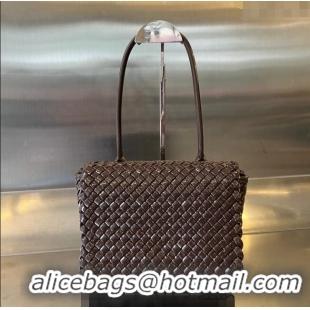 Pretty Style Bottega Veneta Patti Top Handle Bag in Intreccio Patent Leather 709420 Brown 2024