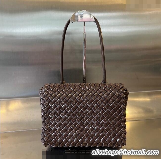 Pretty Style Bottega Veneta Patti Top Handle Bag in Intreccio Patent Leather 709420 Brown 2024