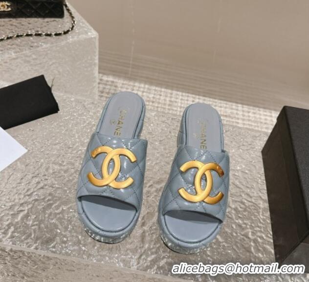 Trendy Design Chanel Shiny Calfskin Wedge Slide Sandals with Metal-Tone Maxi-CC Grey 323025