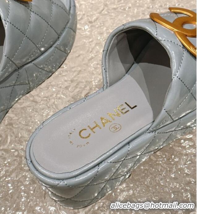 Trendy Design Chanel Shiny Calfskin Wedge Slide Sandals with Metal-Tone Maxi-CC Grey 323025