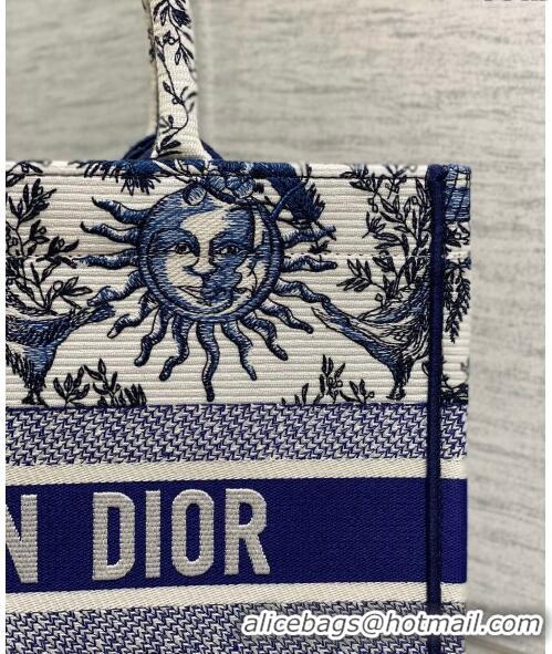 Buy Fashionable Dior Medium Book Tote Bag Bag in Toile de Jouy Soleil Embroidery CD5086 White/Blue 2024