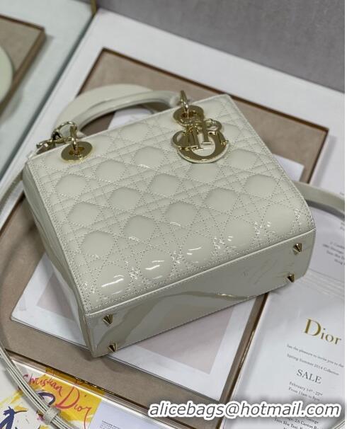 Promotional Dior Medium Lady Dior Bag in Cannage Patent Leather 44532 White/Gold 2024