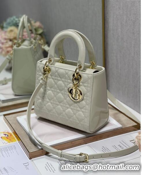 Promotional Dior Medium Lady Dior Bag in Cannage Patent Leather 44532 White/Gold 2024