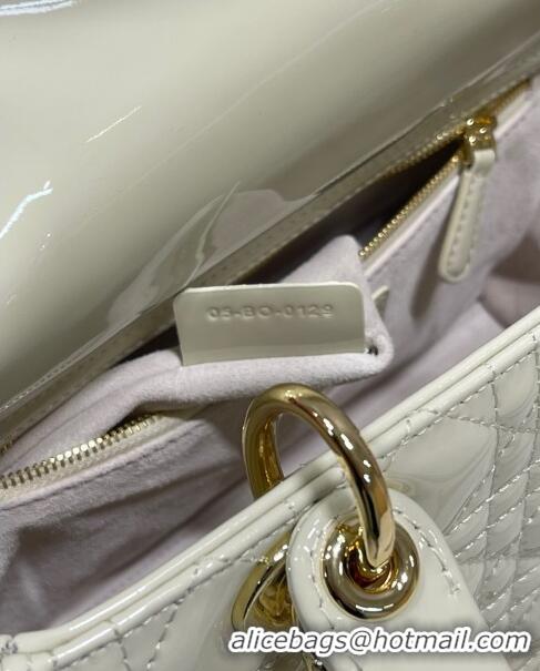 Promotional Dior Medium Lady Dior Bag in Cannage Patent Leather 44532 White/Gold 2024