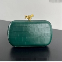 Trendy Design Bottega Veneta Knot Clutch in Alligator Embossed Leather 737025 Green 2024