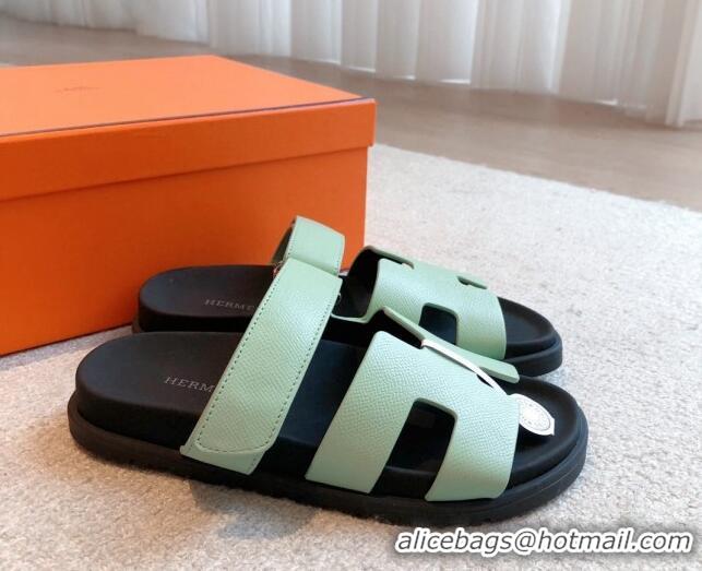 Stylish Hermes Chypre Flat Sandals in Palm-Grained Calfskin Light Green 425166