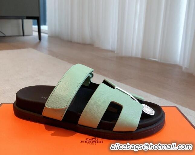 Stylish Hermes Chypre Flat Sandals in Palm-Grained Calfskin Light Green 425166