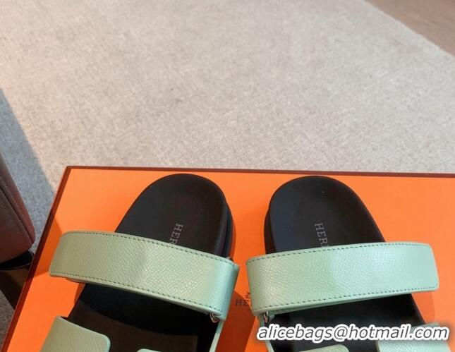 Stylish Hermes Chypre Flat Sandals in Palm-Grained Calfskin Light Green 425166