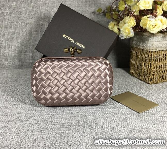 Famous Brand Bottega Veneta Satin Knot Mini Clutch BV8651 Dusty Beige 2024