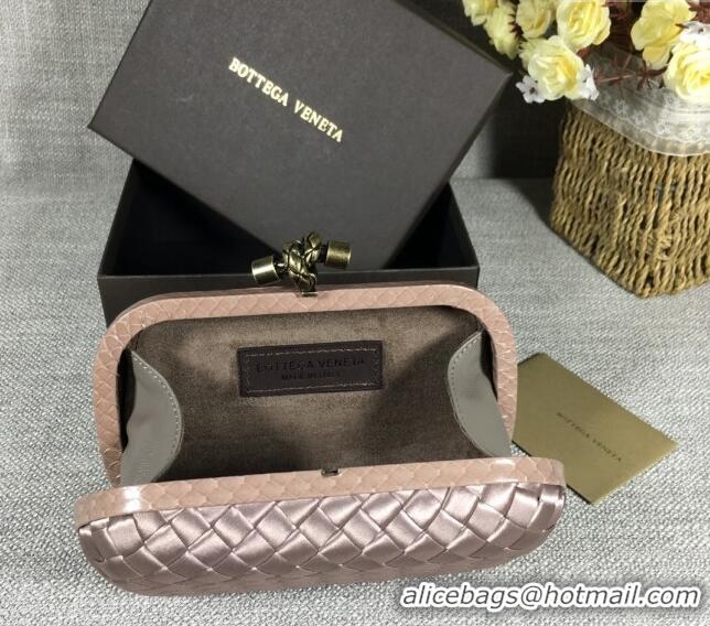 Famous Brand Bottega Veneta Satin Knot Mini Clutch BV8651 Dusty Beige 2024